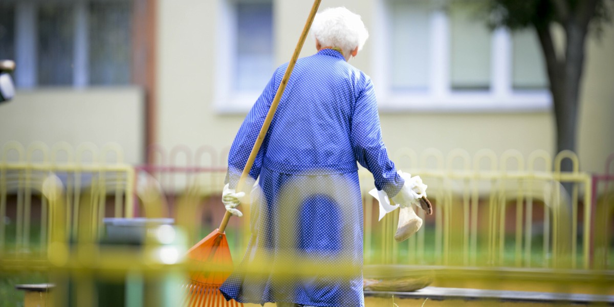 Wiele osób w wieku emerytalnym lub przedemerytalnym wraca na rynek pracy, choć przestali już być aktywni zawodowo. Ale teraz obawiają się o przyszłość.