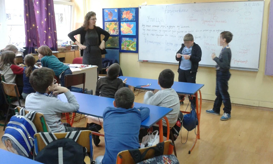 Psiholog Slađana Luković sa decom na času