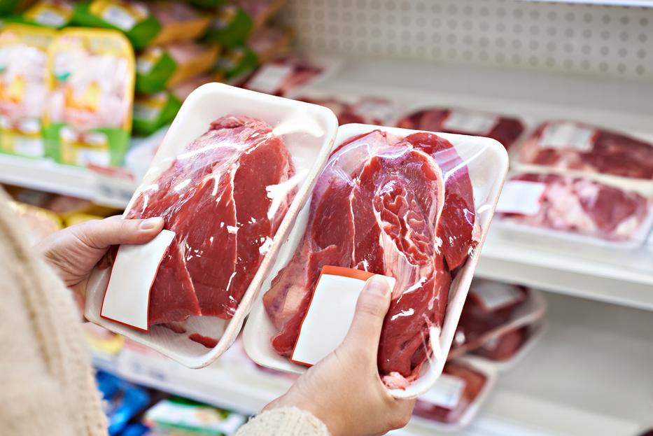 Egyszerű: az ujjpróba segítségével azonnal megtudhatod, hogy friss-e a csomagolt hús, amit veszel a boltban  fotó: Getty Images