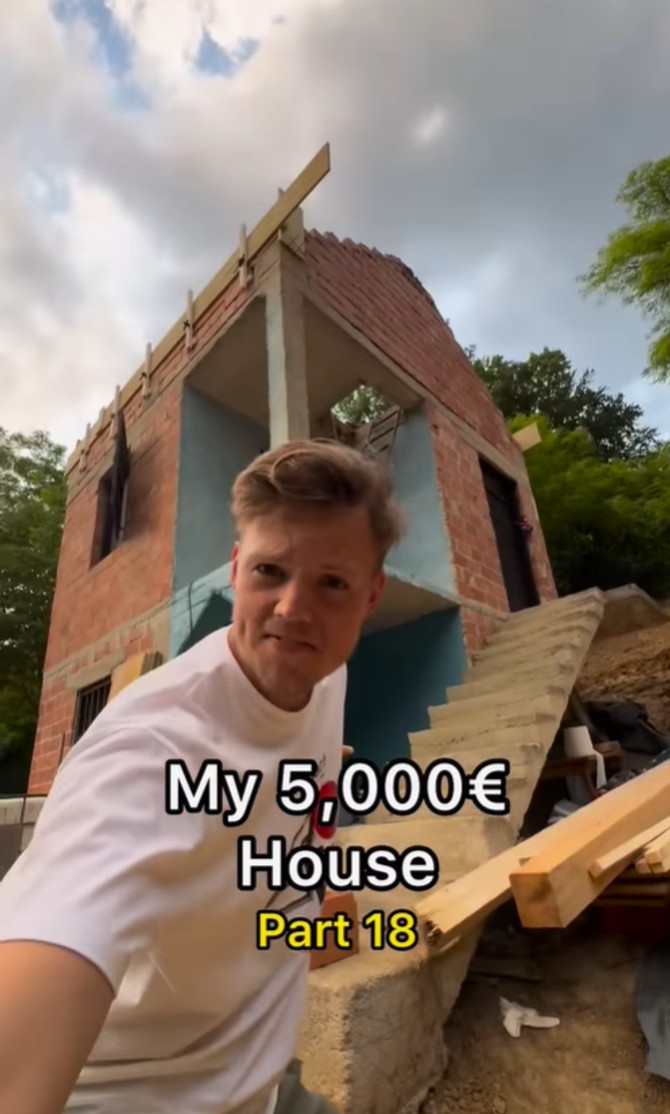 Trenutno se radi krov na kući