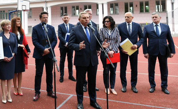 Dwa pomysły na wsparcie opozycji w wyborach. Samorządowcy wchodzą do gry o parlament.