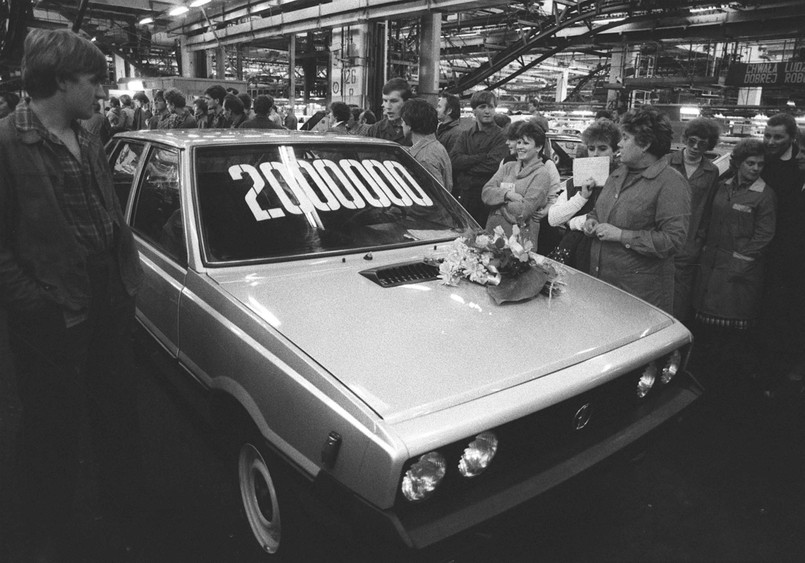 Polonez nr 2 000 000 wyjeżdża z fabryki FSO na warszawskim Żeraniu