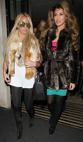 Katie Price i Amy Willerton (fot. Agencja BE&amp;W)