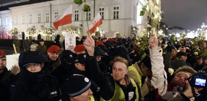 Chcą "ustawki" w miesięcznicę. Jak odpowie Kaczyński?