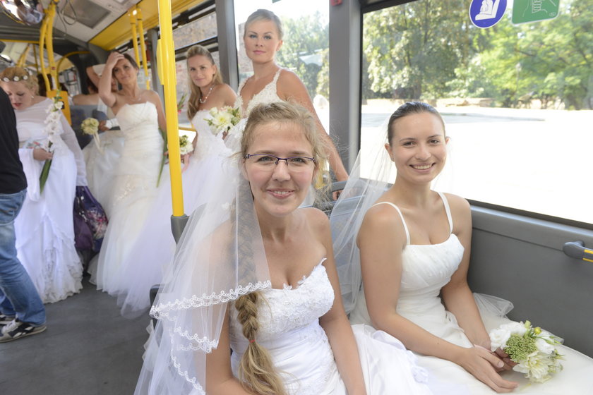 Panny młode w autobusie