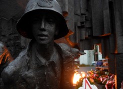 75 lat temu wybuchło Powstanie Warszawskie. Daty, liczby i fakty, które TRZEBA znać