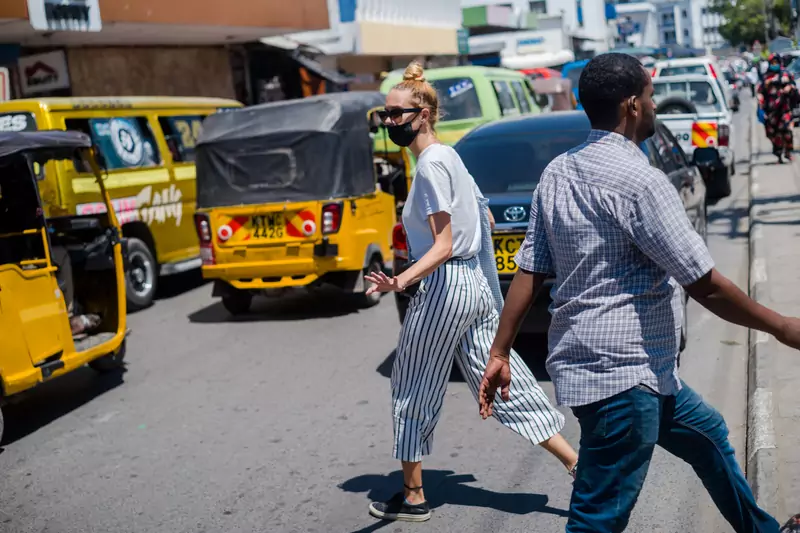 Maja na ulicy Mwembe Tayari, Mombasa / fot. Wojciech Grzedzinski 