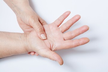 Görbék az ujjai? Ha ilyenek, a szervezete önmagát pusztíthatja