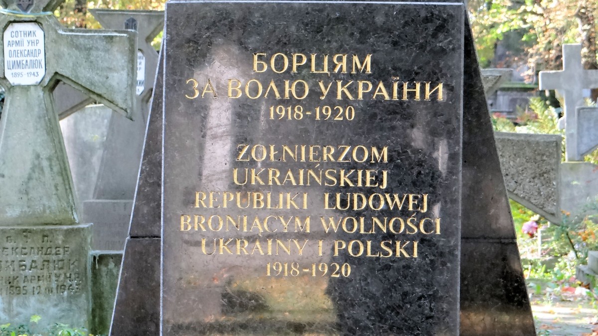 Александер Кваснєвський, Броніслав Коморовський та Віктор Ющенко зустрінуться 14 серпня о 18 годині на православному цвинтарі в районі Вола у Варшаві. Вони вшанують пам'ять офіцерів та солдатів Української народної армії, які брали участь у Варшавській битві проти більшовиків - повідомляє wiez.com.pl.