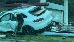 "porše" udario u pumpu