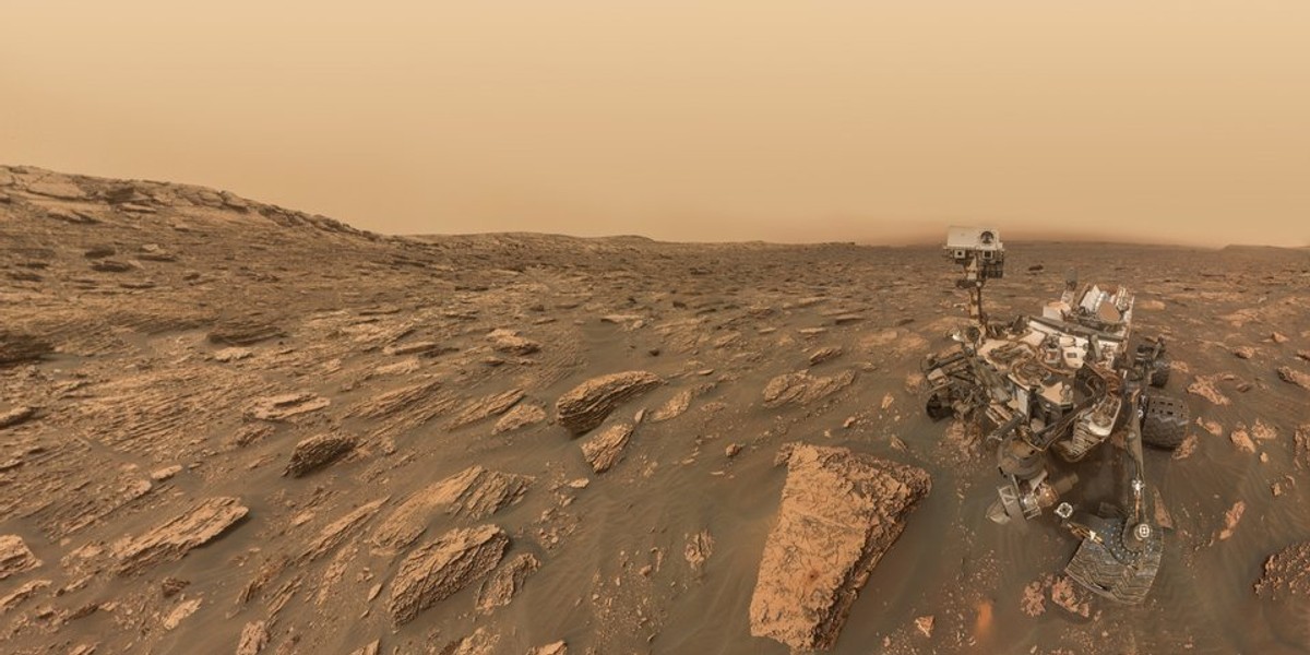 Łazik Curiosity zrobił sobie selfie podczas burzy piaskowej na Marsie. Napęd jądrowy sprawia, że nie przejmuje się on brakiem promieni słonecznych