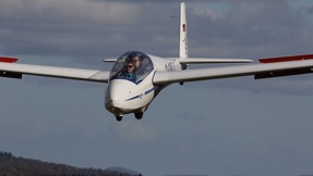 Összeütközött két vitorlázórepülő Szabolcsban: a pilóták kiugrottak a gépekből - Fotók a helyszínről