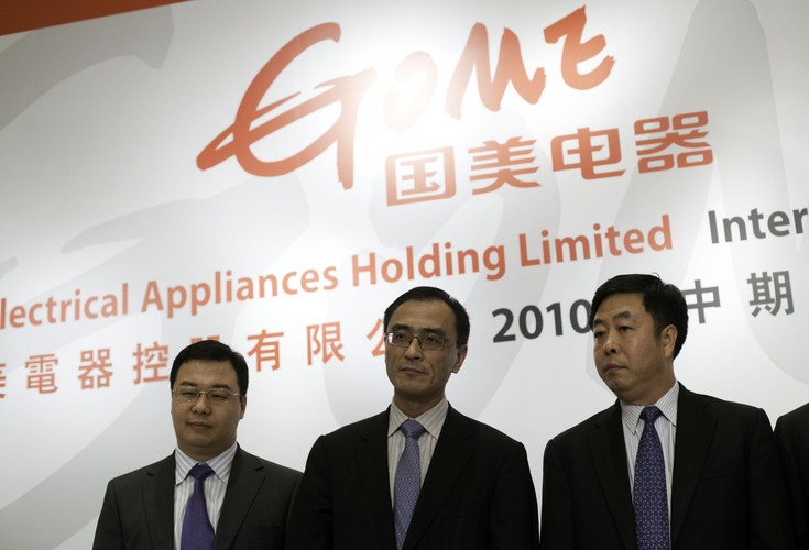 <b>Fang Wei</b> (z lewej)
<br>
<br>
Wiek: 39 lat
<br>
Fortuna: 1,5 miliarda dolarów
<br>
<br>
Fang Wei jest znany ze spektakularnych wykupów akcji, szczególnie w przemyśle stalowym. Jego Fangda Group zatrudnia ponad 30 tysięcy pracowników w 10 chińskich prowincjach