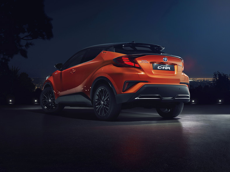 Toyota CHR po liftingu dużo więcej mocy i nadrabianie