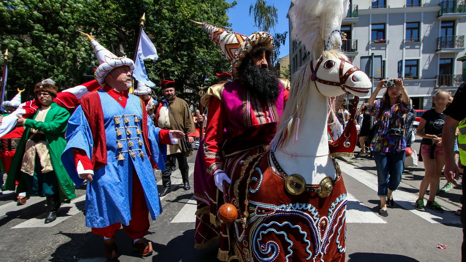 Tradycyjny pochód Lajkonika ulicami Krakowa