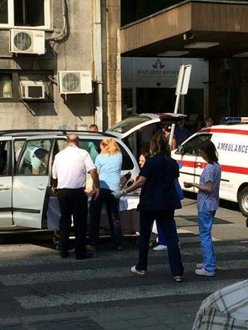 Porođaj ispred bolnice