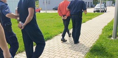 Porwali go i wywieźli w bagażniku do lasu. Tam kazali mu się rozebrać i wykonywać rozkazy