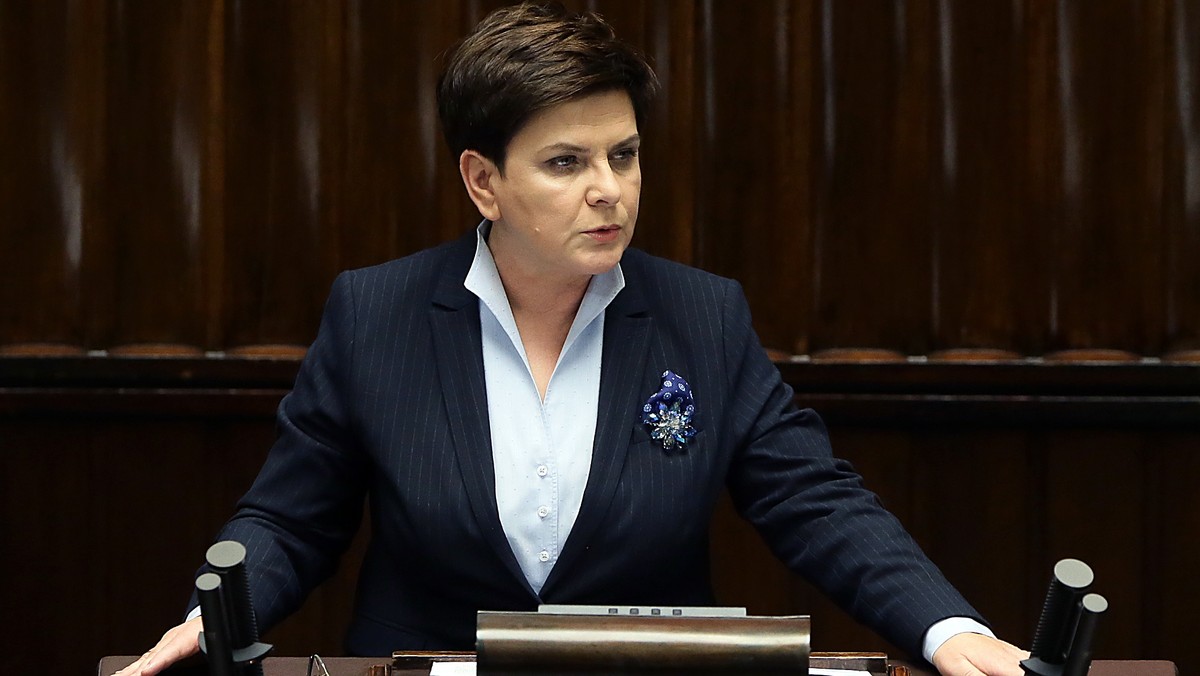 Krajowa Sekcja Oświaty i Wychowania NSZZ "Solidarność" chce pilnego spotkania z premier Beatą Szydło w sprawie reformy oświaty, nad którą pracuje MEN. Na spotkaniu chcieliby przedyskutować propozycje dotyczące pakietu osłonowego dla nauczycieli gimnazjów.