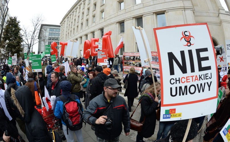 Protest przeciwko przyjęciu umów o wolnym handlu umów o wolnym handlu z USA - TTIP i Kanadą - CETA