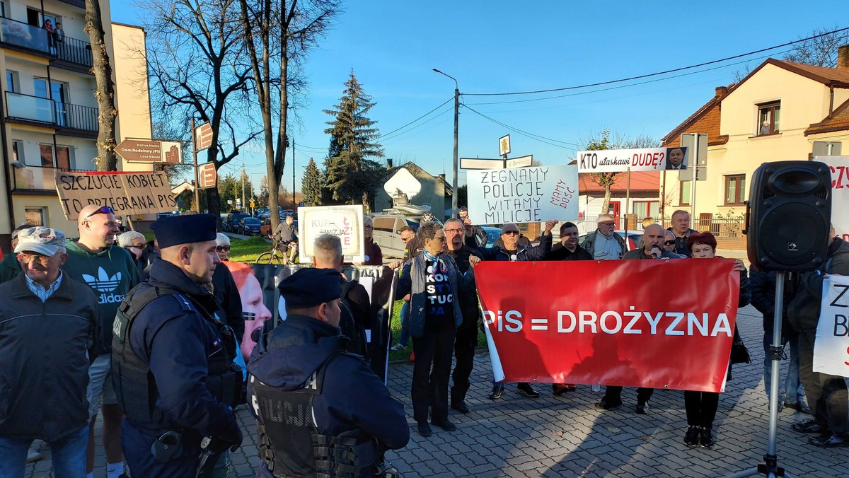 Protest przed spotkaniem z Kaczyńskim rozwiązany. Dwie osoby zatrzymane