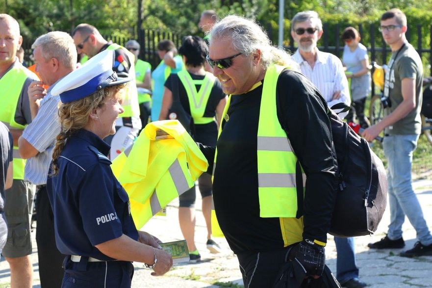 Anna Brudek-Zielińska z mężem w trakcie pielgrzymki. "Jako policjantka tłumaczyłam pielgrzymom, w tym mojemu mężowi, jak unikać zagrożeń na drogach" 