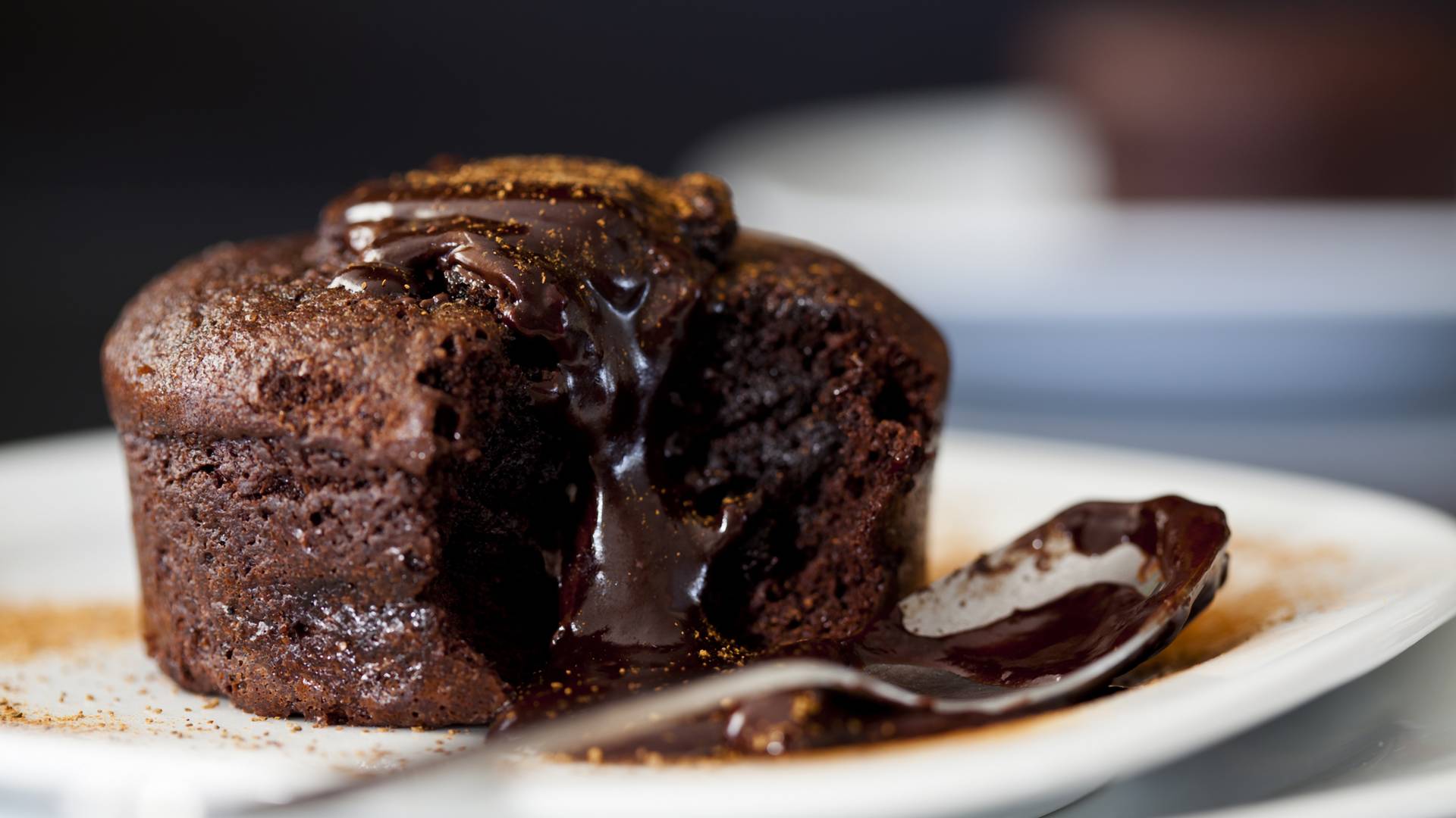 Jedzenie czekoladowego ciasta na śniadanie okazuje się mieć dobry wpływ na talię i zdrowie