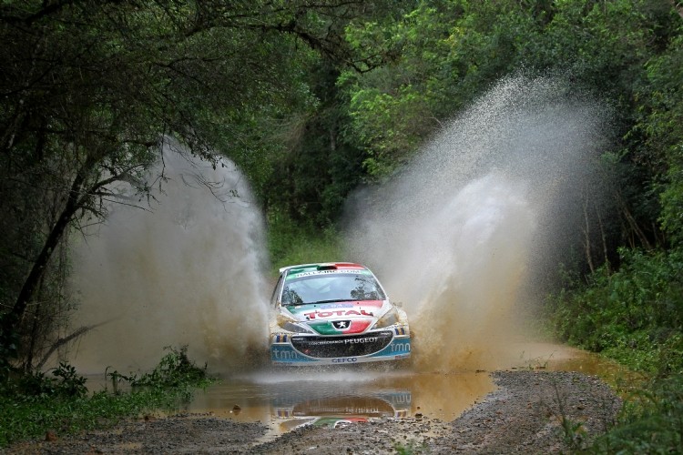 Rally de Curitiba 2010: pewne zwycięstwo Krisa Meeke, Juho Hänninen liderem IRC