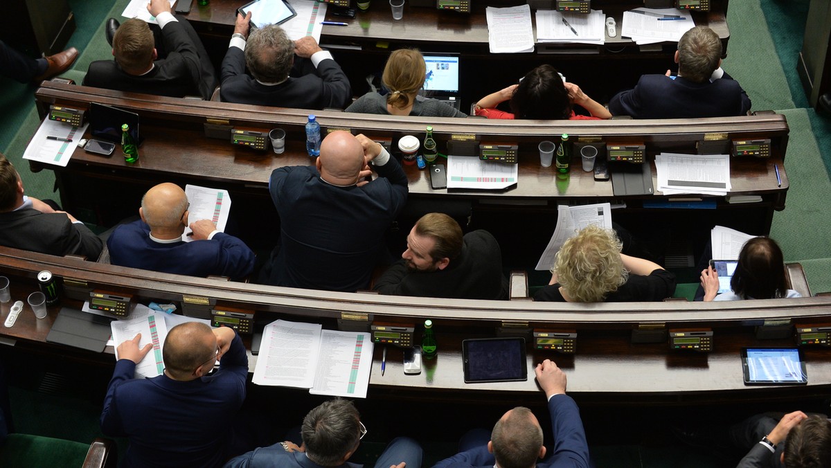 Sejm, w nocy z piątku na sobotę, powołał dwoje nowych członków Rady Polityki Pieniężnej: prof. Grażynę Ancyparowicz z Górnośląskiej Wyższej Szkoły Handlowej i prof. Eryka Łona z Uniwersytetu Ekonomicznego w Poznaniu. Zostali oni zgłoszeni przez PiS.