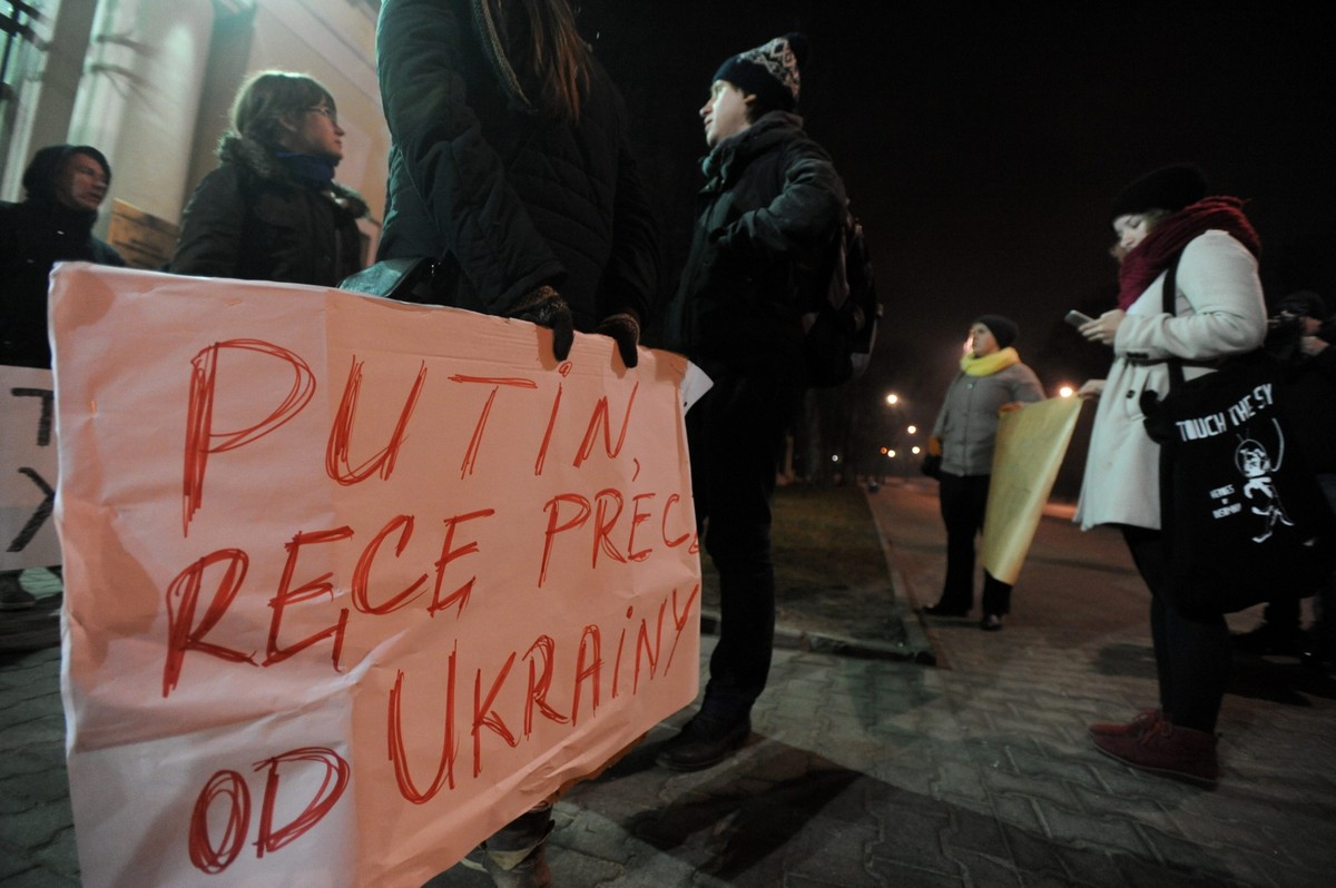 Pikieta pod Ambasadą Rosji w Warszawie, w proteście przeciwko interwencji Rosji na Ukrainie