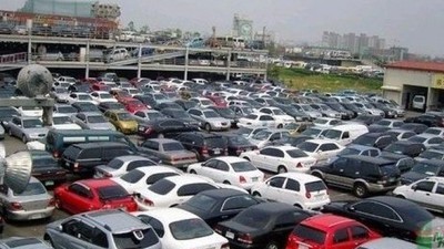 Agents lament low importation, trapped vehicles after naira floatation.
