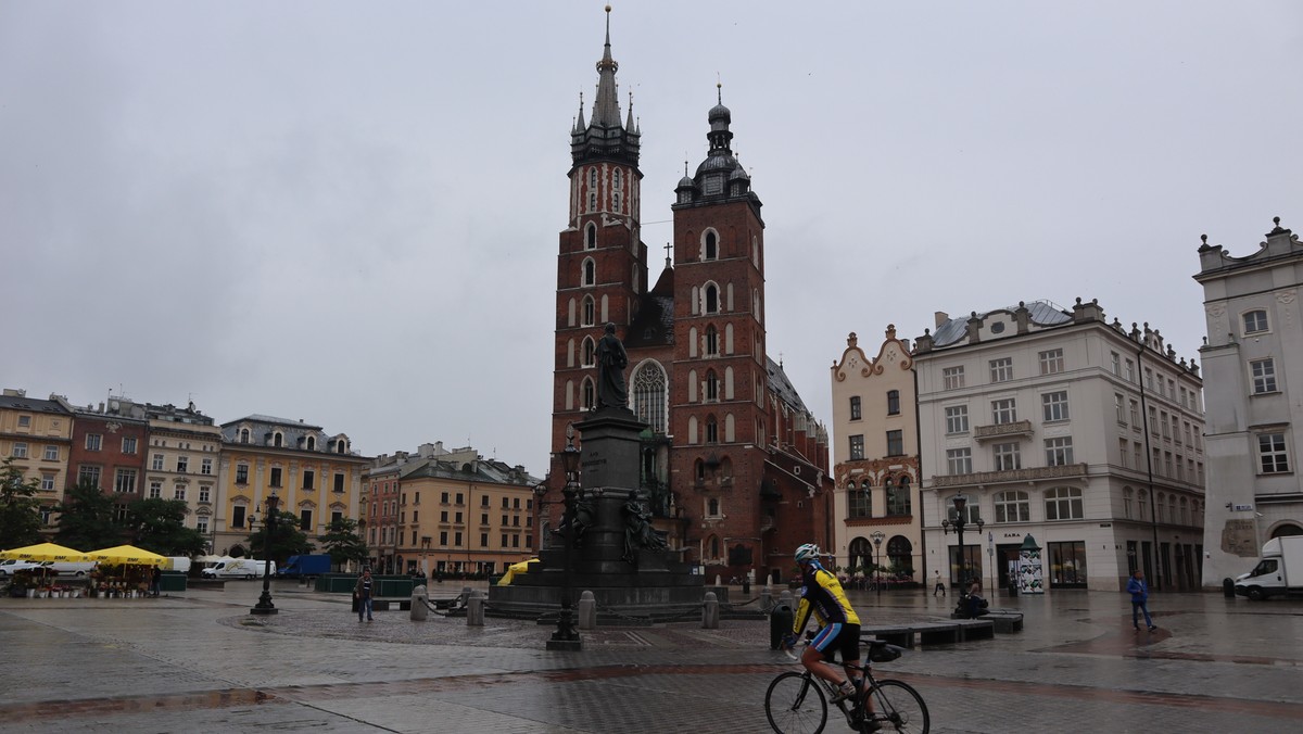 Kraków: dwie dwulatki wypadły z okna na piątym piętrze