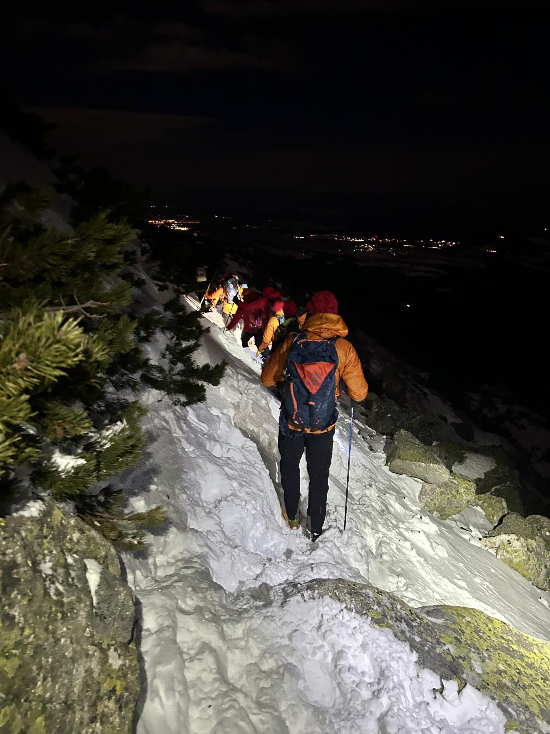 Vo Vysokých Tatrách uviazol zranený 46-ročný muž.