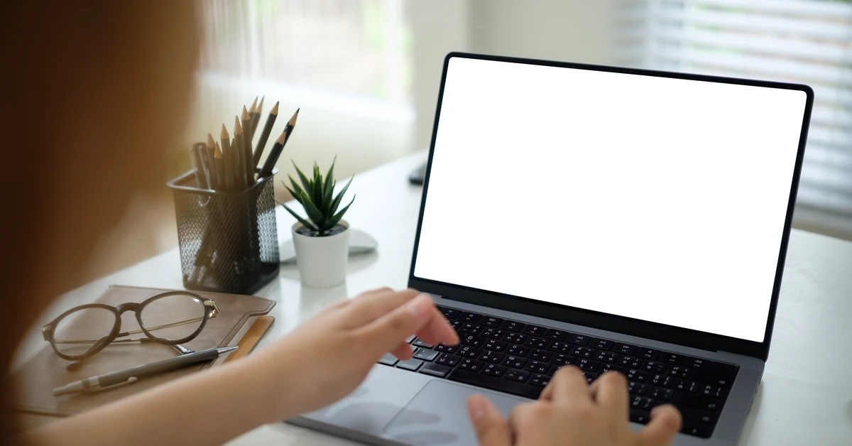 Szkoły dostaną laptopy. Ogłoszono gigantyczny przetarg, a warunki koszą konkurencję