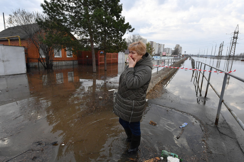 Mieszkanka zalanego Orenburga, kwiecień 2024 r.
