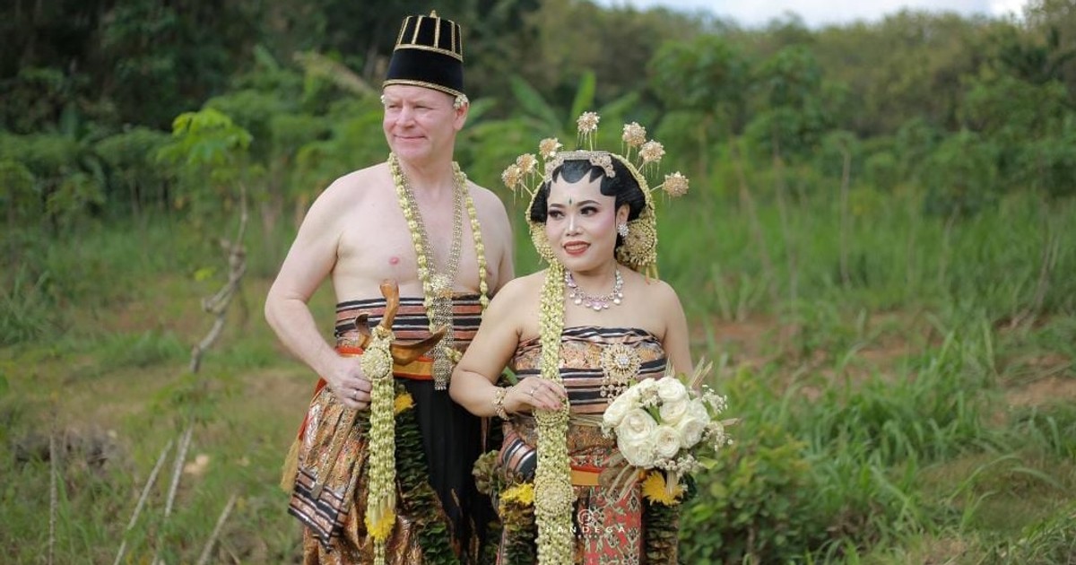 Marcin poznał Suprapti w internetowej grze. Po 11 latach poleciał do Indonezji, żeby ją spotkać