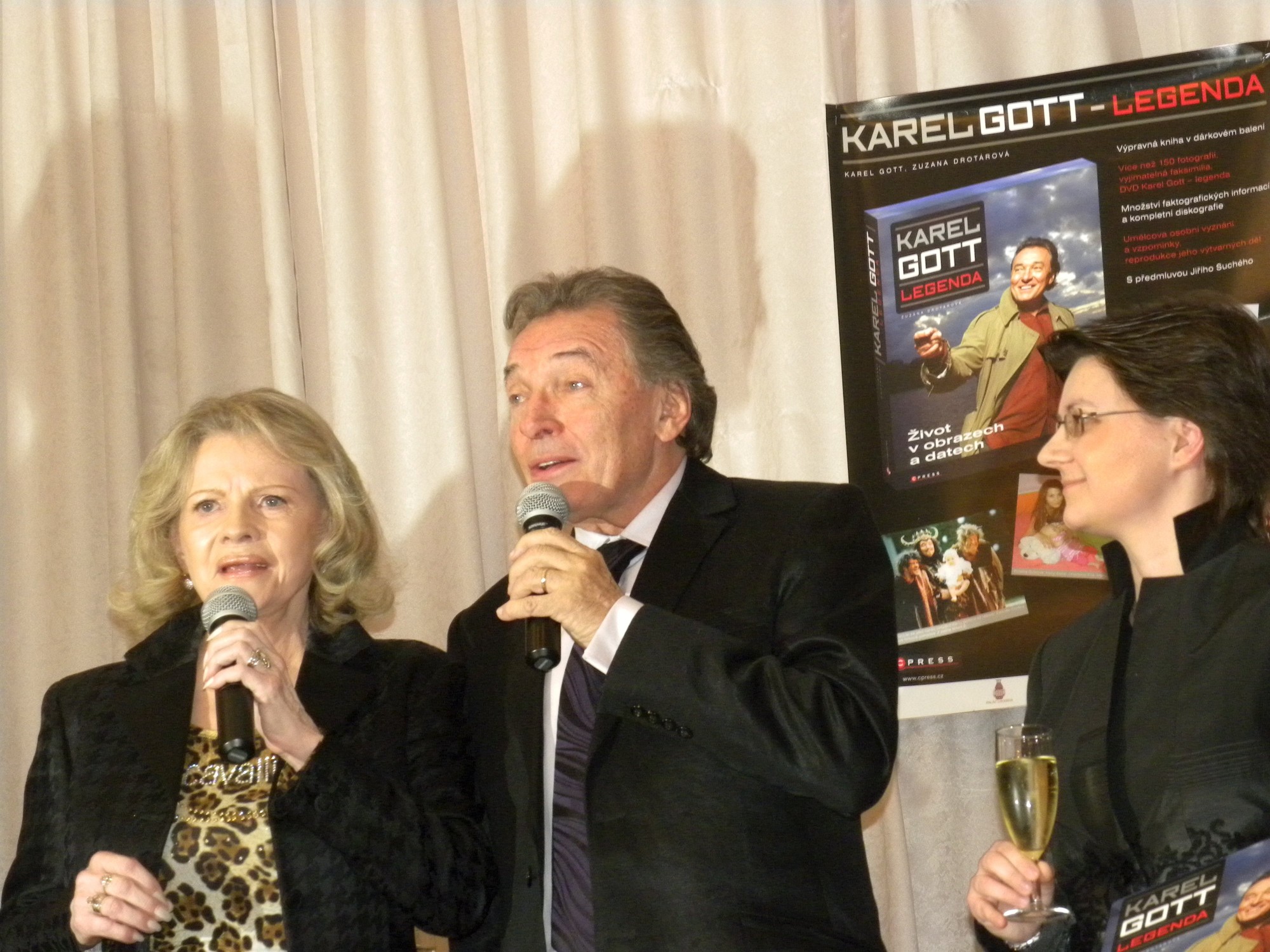 Česká speváčka Eva Pilarová a Karel Gott. 