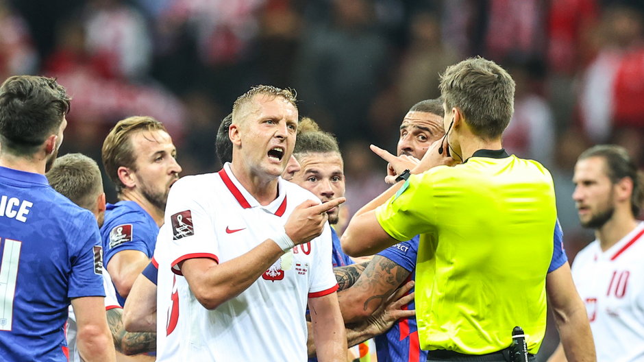Anglicy chcą ukarać Kamila Glika za sytuację do której doszło w przerwie meczu