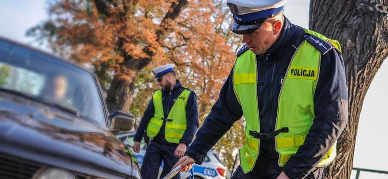 Masz takie światła w aucie? Od dziś mandat 3 tys. zł i stracisz dowód rejestracyjny