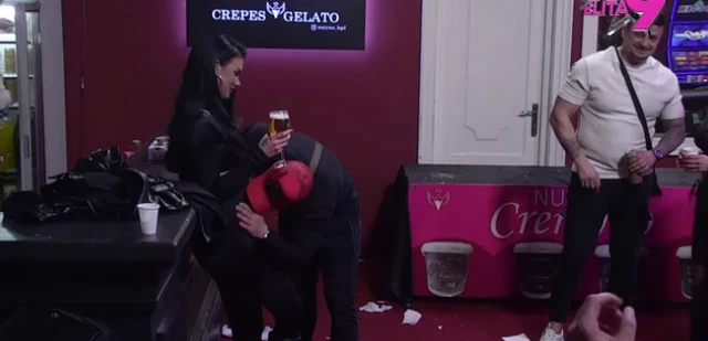 "TU JE MOJA BEBA" Luka Vujović LJUBI ANITIN STOMAK, ne skidaju osmehe sa lica, slika od milion dolara