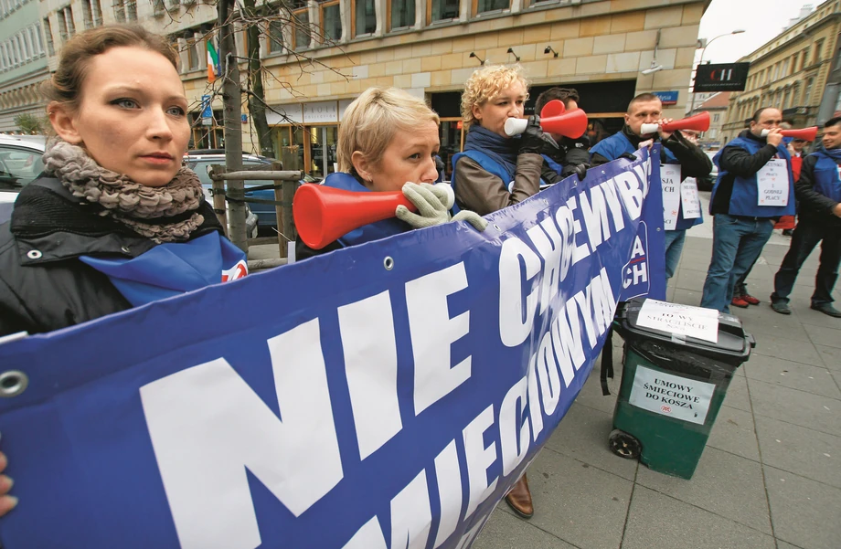 Na likwidacji śmieciówek skorzystaliby młodzi. Aż 60 proc. spośród nich zatrudnionych jest na umowach cywilnoprawnych