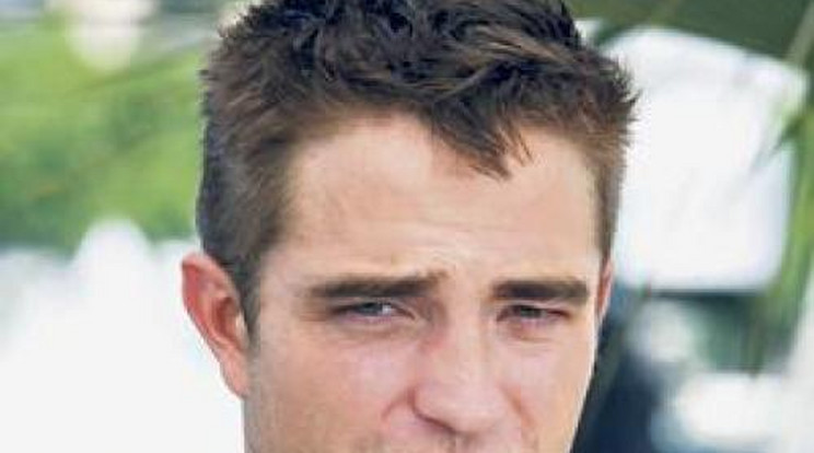 Robert Pattinson túllépett  azon, hogy felszarvazták