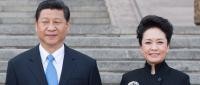 <b>4. Prezydent Chin Xi Jinping i jego żona Peng Liyuan</b>
<br>
<br>
W Europie rzadko mówi się o żonie prezydenta Chin, ale w swoim kraju odgrywa kluczową rolę. Z zawodu jest sopranistką i uważana jest wręcz za gwiazdę.