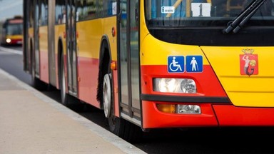 Nie żyje kierowca samochodu, który zderzył się z autobusem na Mokotowie