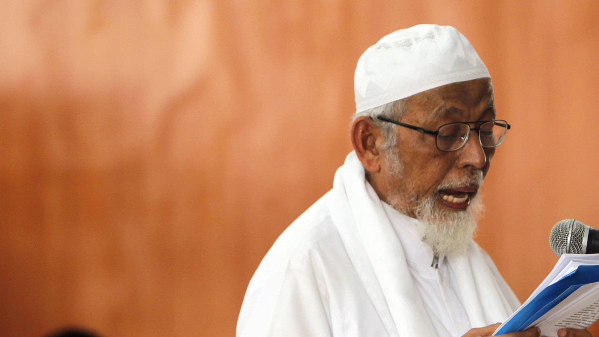 Radykalny muzułmański duchowny Abu Bakar Baszir, domniemany przywódca duchowy ugrupowania Dżimah Islamija, został skazany przez sąd w Dżakarcie na 15 lat pozbawienia wolności za pomoc w utworzeniu i finansowaniu obozu szkoleniowego dla terrorystów.