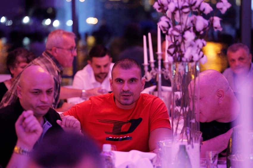 Igor Kostić na pormociji u muškom društvu