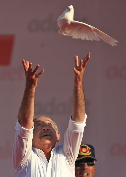 Kemal Kilicdaroglu, największy rywal Erdogana w Turcji. Zdjęcie z Marszu Sprawiedliwości w Turcji, 2017 r.