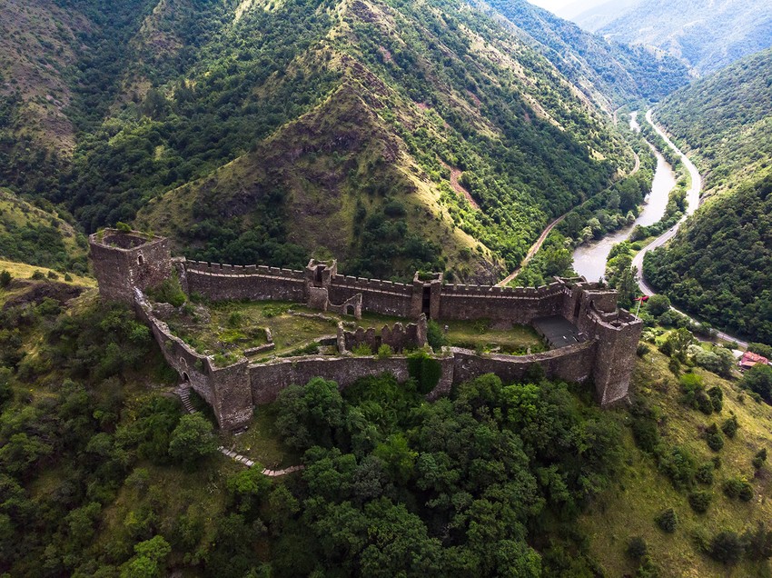 Prelepo srednjovekovno utvrđenje dostupno samo avanturistima