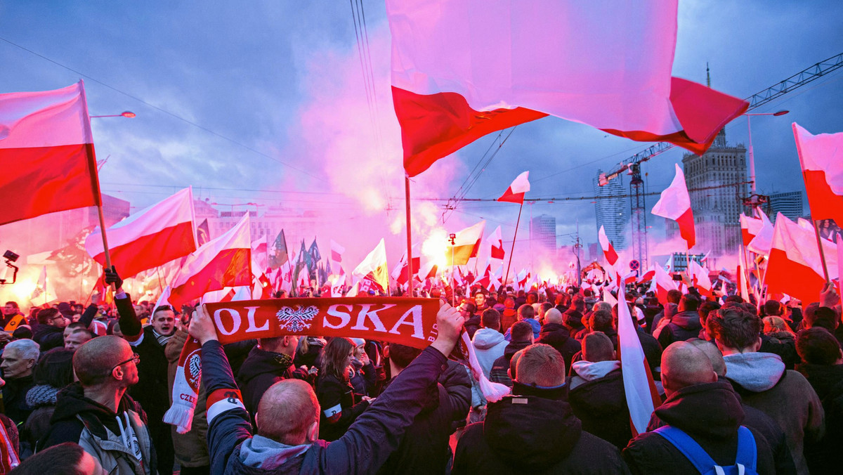 Hanna Gronkiewicz-Waltz zakazała dziś zorganizowania Marszu Niepodległości w Warszawie planowanego na 11 listopada. W reakcji na jej decyzję Andrzej Duda i Mateusz Morawiecki ogłosili zorganizowanie marszu o charakterze uroczystości państwowej. - Dla mnie to jedna wielka żenada - mówi dziennikarz Onetu Andrzej Stankiewicz.