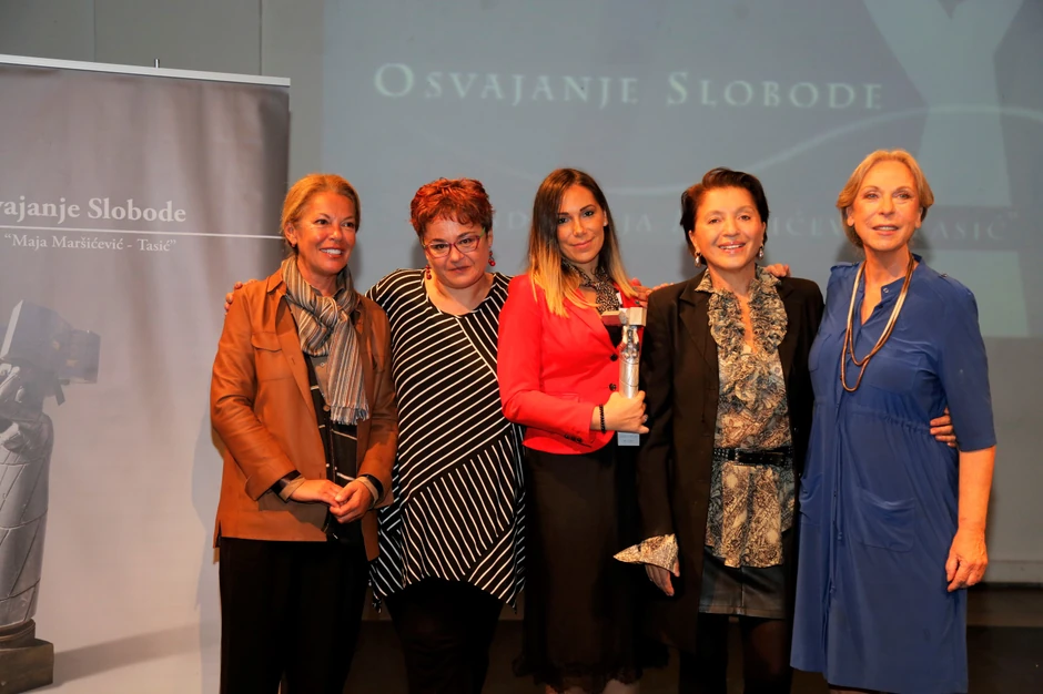 Marija u društvu ranijih laureata nagrade "Osvajanje slobode" - Ružice Đinđić, Tamare Skroze, Mire Karanović i Danice Popović