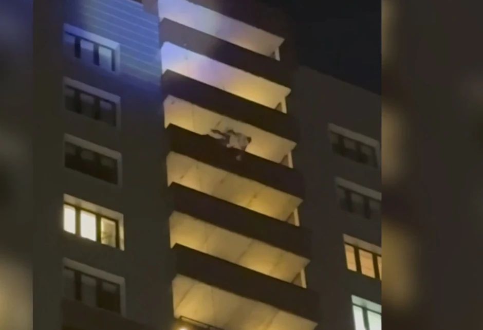 Pad sa zgrade od 24 sprata